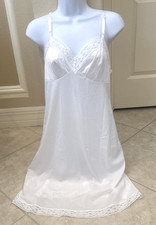 VTG VANITY FAIR White Nylon Full Slip Dress Floral Lace Trim Sz 34 22"/40" USA