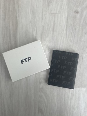 FTP LOGO RÉPÉTÉ PASS HOLDER (SCHWARZ) FTP DAMIER PASSPORT SCHWARZ BRANDNEU
