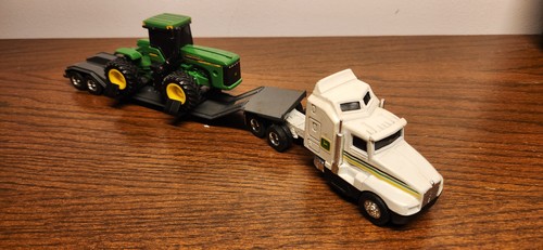 Ertl John Deere Semi with Hauler and 9220 Tractor 1/64 - Picture 3 of 6