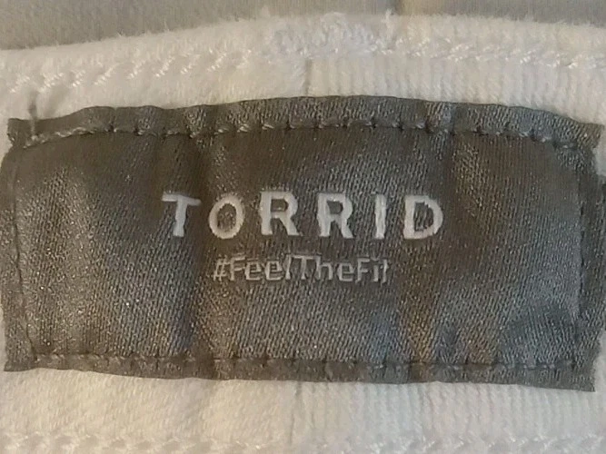 Pantalones Cortos de Jean Denim Blanco Torrid Para Mujer Talla 14 Clásicos 5 Bolsillos Elastizados Cremallera Mosca Foto 2 de 4