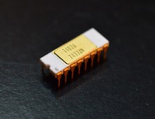 Early 1970's AMD 1402A - Rare white ceramic fifty year old Shift Register/Memory