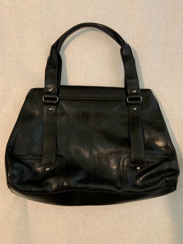 Kenneth Cole Reaction Bolso de Hombro de Cuero Negro Plateado Cierre Torcido Foto 2 de 4
