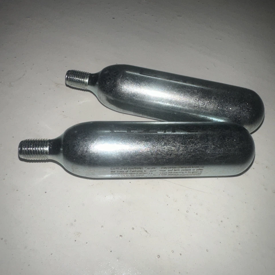 Paquete de 2 cartuchos de CO2 roscados Lezyne 25G roscados 25 g recarga de CO2 plateados 2 artículos Foto 3 de 4