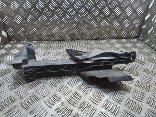 BMW X3 E83 Rechte Scheinwerferhalter 1301073025 2.00 Diesel 130kw 2009 27915569