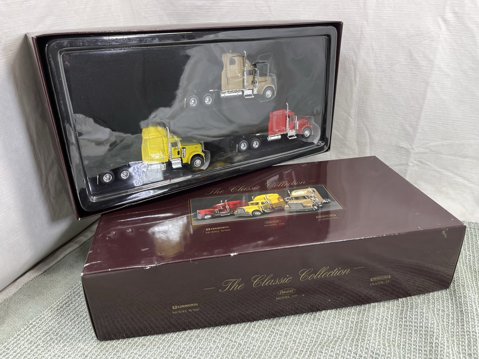Spec Cast Collectibles The Cassic Collection 32013 1:64 1/64 Scale Kenworth W900