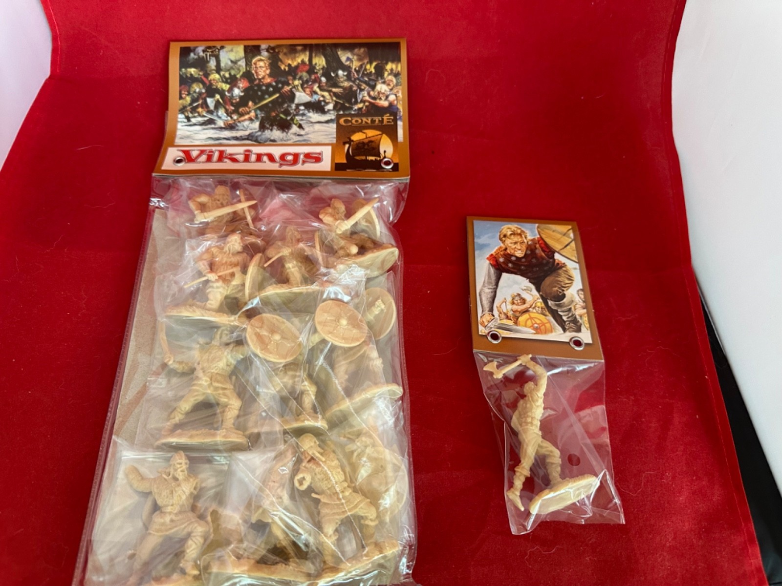 CONTE NEW EINAR & VIKINGS SET  TAN  11 FIGURES 