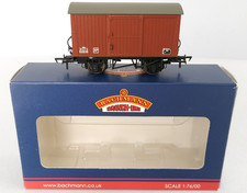 OO Gauge BACHMANN 38-381  12T Ventilated Van BR Bauxite (Late) - Superb / Boxed
