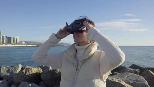 DJI RC Motion 3 - Motion Control für Goggles 3, kompatibel mit Neo 2/Avata 2 - Video 1 von 1