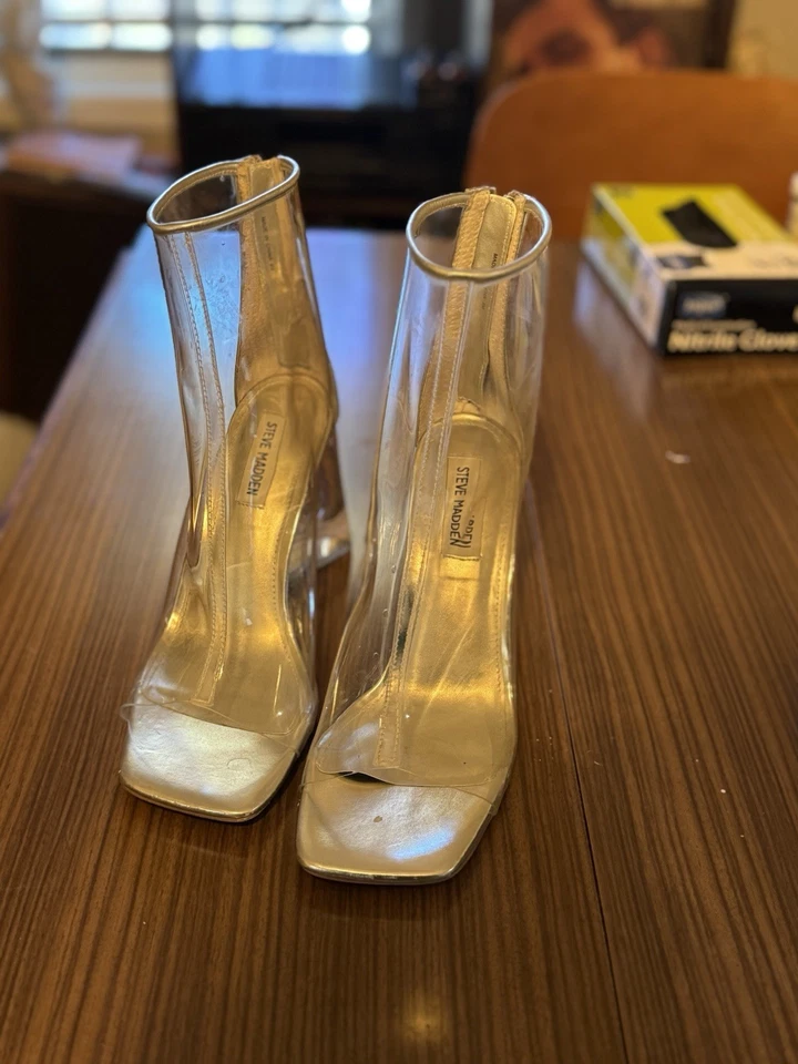 Botas de tornozelo Steve Madden Tyro retrô PVC transparente e prata tamanho 8 - Imagem 2 de 4