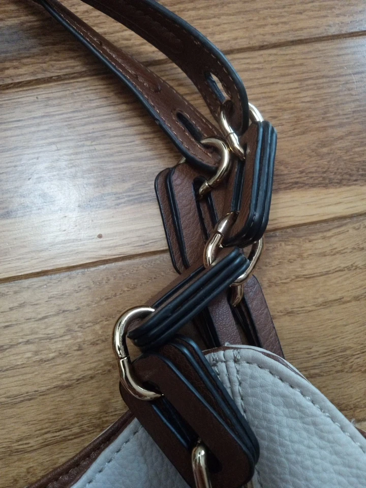 Kelly & Katie NUEVO 19 x 11 x 6 Beige, Bolsillos Internos Doble Asas Cartera, Bolso de Mano Foto 4 de 4