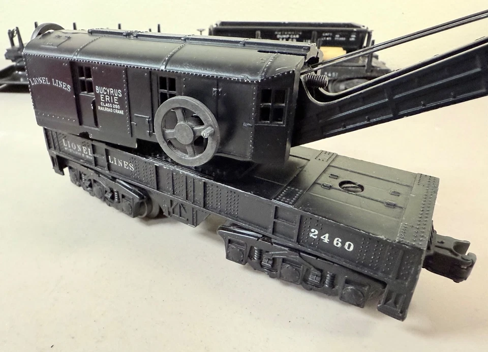 LOT: Vintage Lionel Dump Car 3469 - 3451 -3461 & Crane Car 2460 & Bin 160 - Image 3 of 4