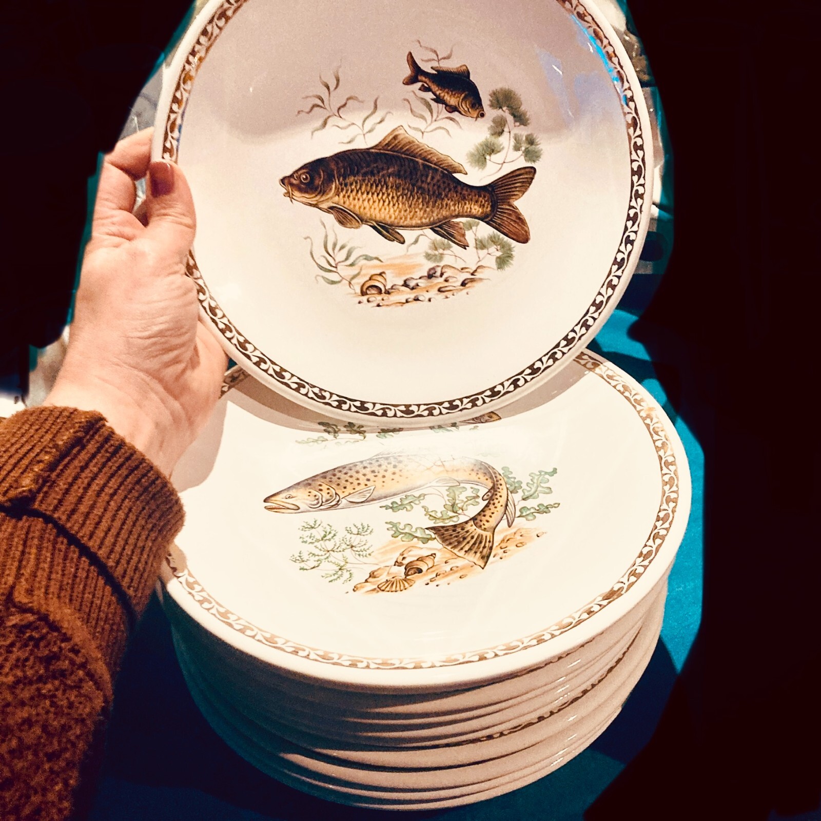 Assiettes plates à poisson pour 12 personnes Longchamp liseré doré