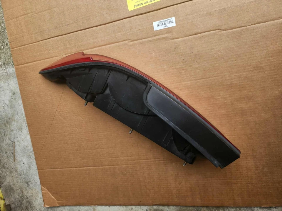 1995-1999 Mitsubishi Eclipse RS/GS/GST/GSX lanterna traseira direita fabricante de equipamento original usada - Imagem 4 de 4