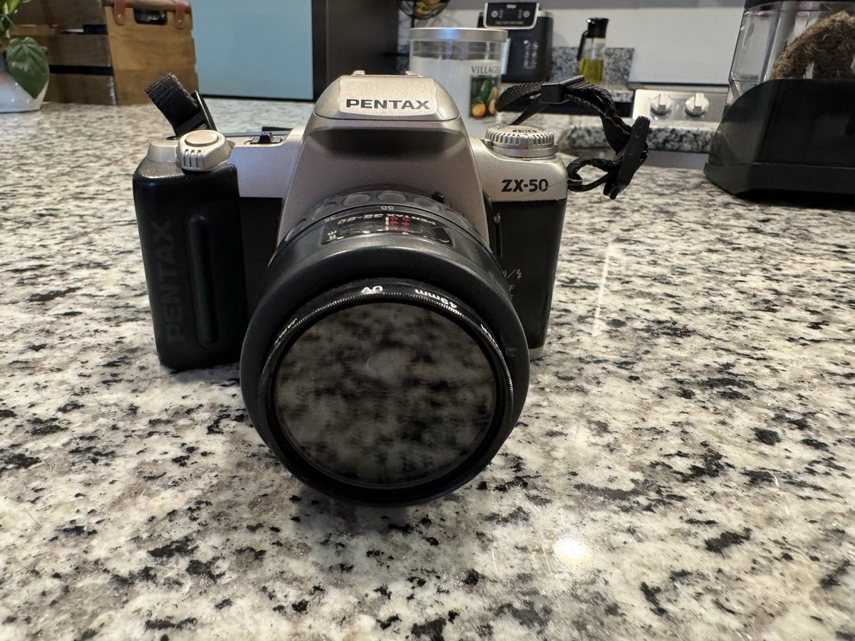 フィルム　カメラ Pentax ZX-50 35mm SLR Film Camera Built-in Flash Date Imprint