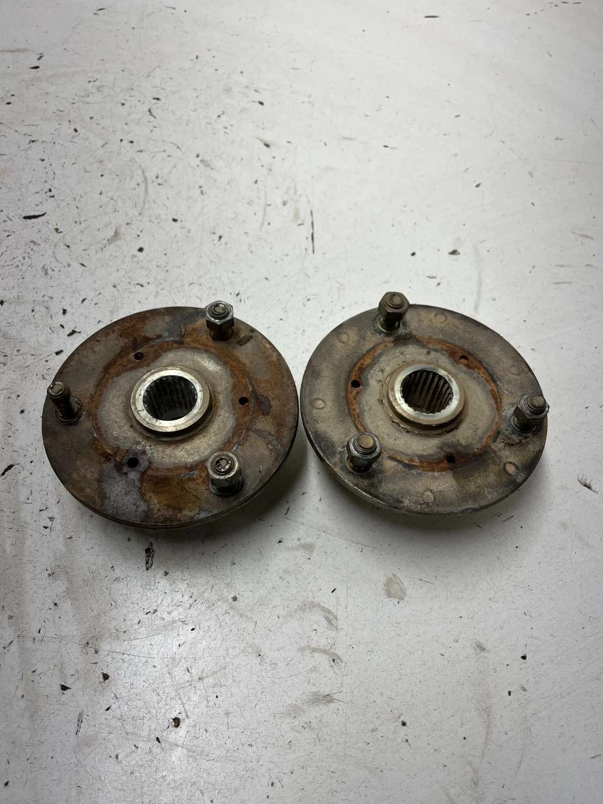 85 1985 Yamaha Tri Moto 225 Dx YTM225DX OEM Rear Back Wheel Hub Hubs Lugs READ