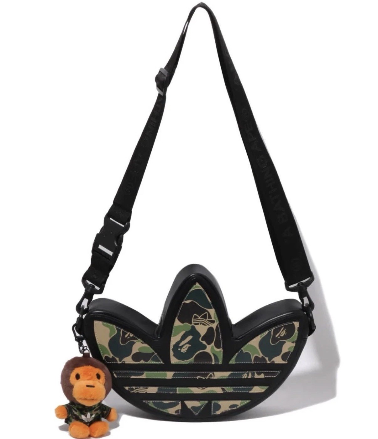 *A BATHING APE Men's Goods BAPE x ADIDAS WorldCup Puck CAMO TREFOIL SHOULDER BAG thumbnail 6