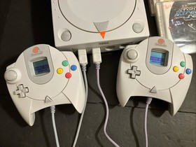 sega dreamcast console bundle W/ 2 Controllers , 2 VMU & Games Resident Evil 3