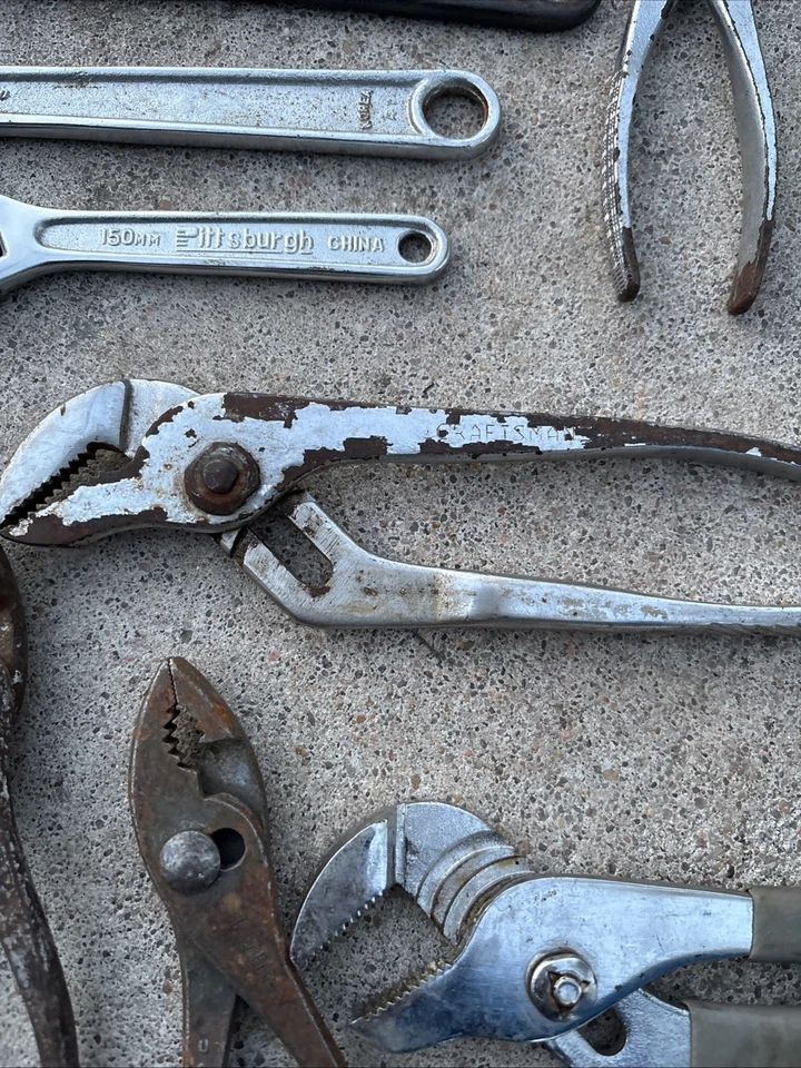 VINTAGE/ MODERN PLIERS /(3) CRESCENT WRENCHES 20-PC DIFFERENT TYPES MIXED PLIERS - Image 4 of 4