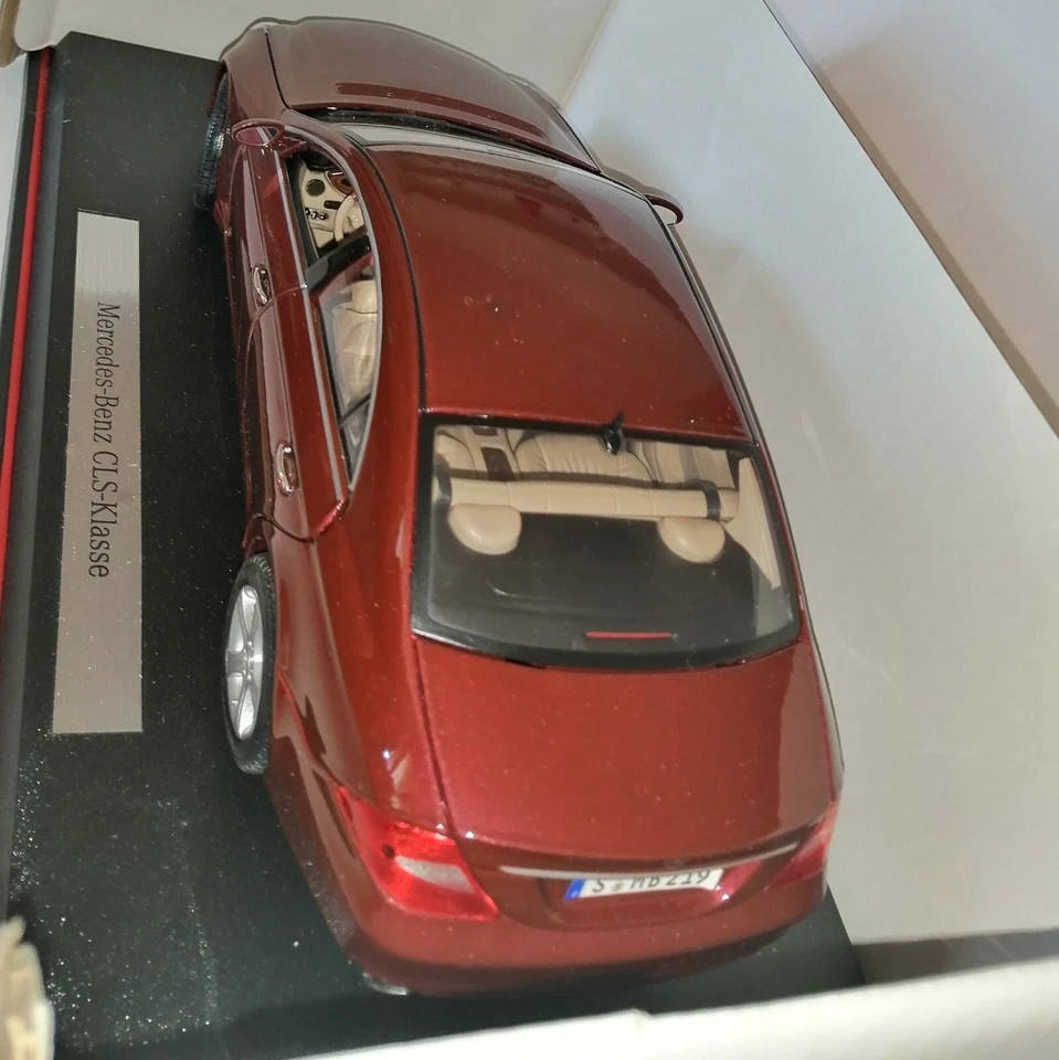 MERCEDES-BENZ CLS KLASSE MODELLAUTO 1/18 DIE CAST - Immagine 3 di 4