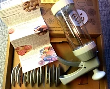 Pampered Chef Cookie Press #1525 In Original Box 16 Different Disc Patterns