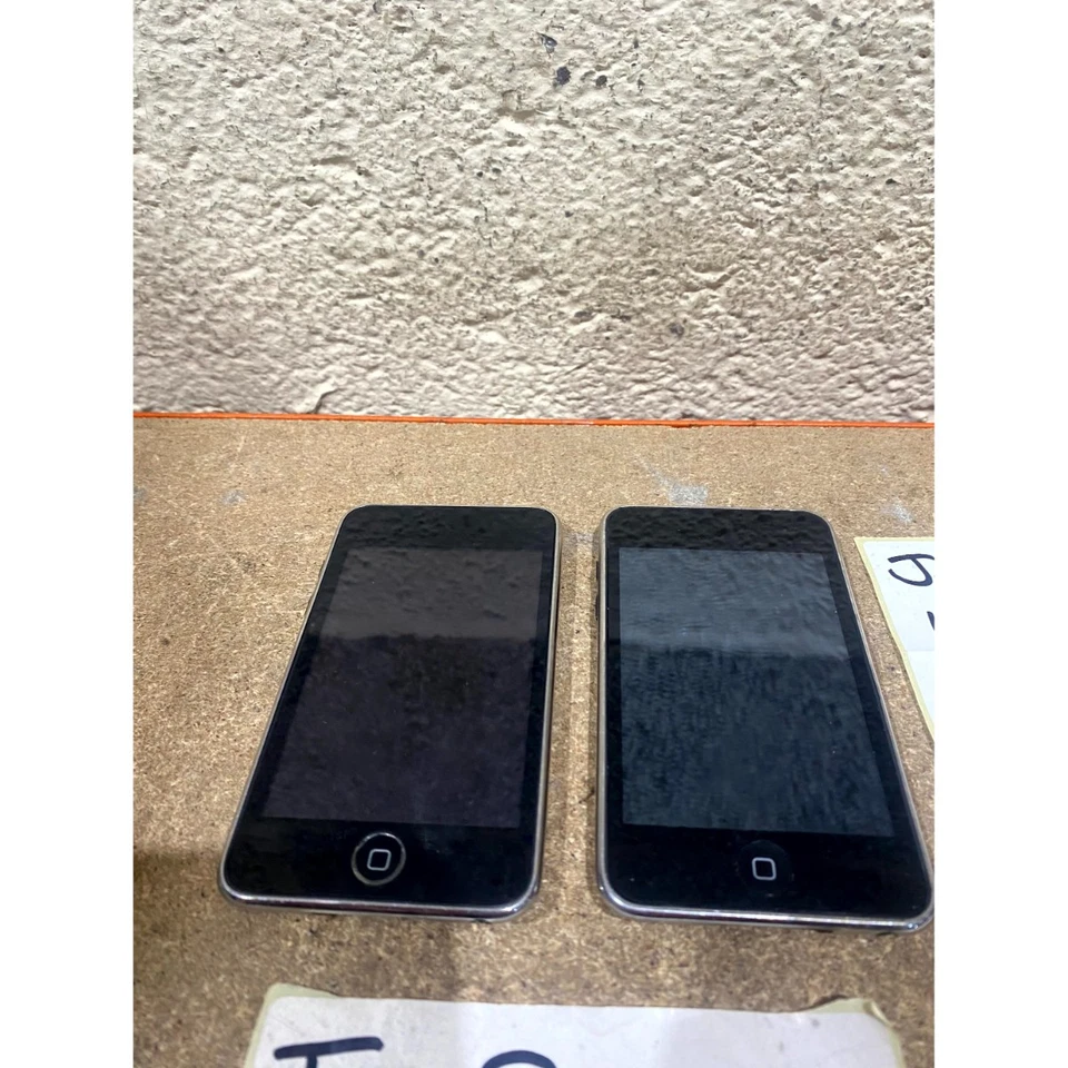 Job Lot of 2 Apple iPod Touch (2nd Gen) A1288 MP3 Media Player 8GB - (For Parts) - Image 3 of 4