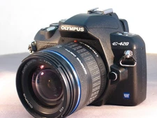 Olympus EVOLT E-420 10.0MP Digital SLR + Olympus Zoom Lens,V Good, Works, Extras