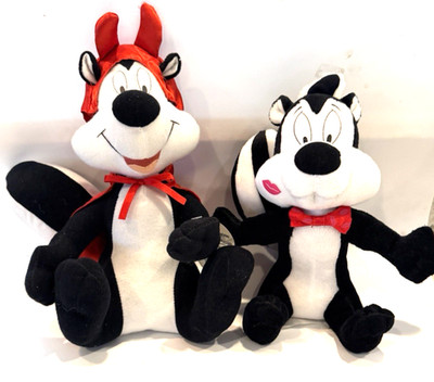 Lot of 2 Hallmark Pepe LePe Skunk Looney TunesT Stuffed Plush Animal Vintage
