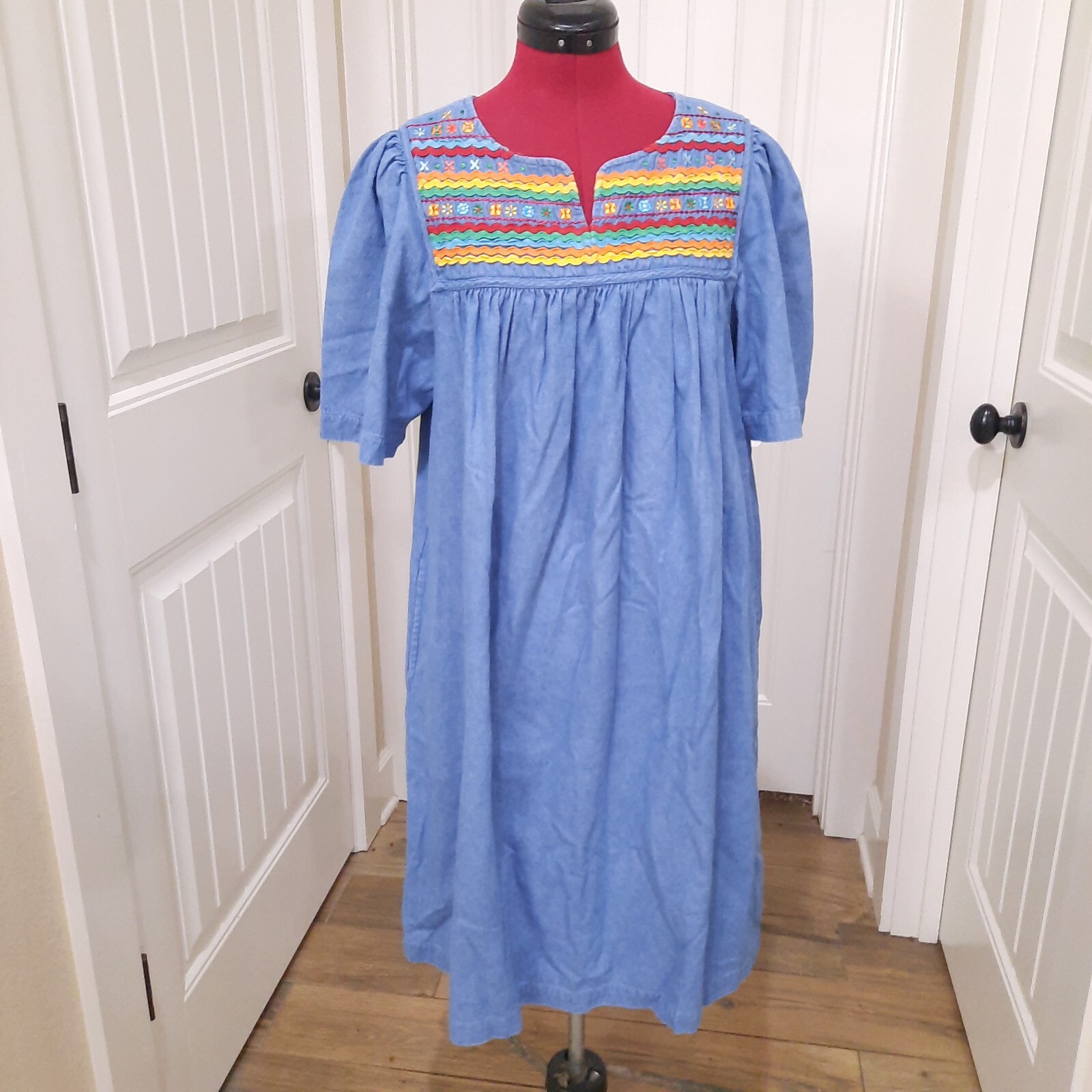 Go Softly Patio Dress sz Petite MEDIUM PM Denim flowers embroidery rick