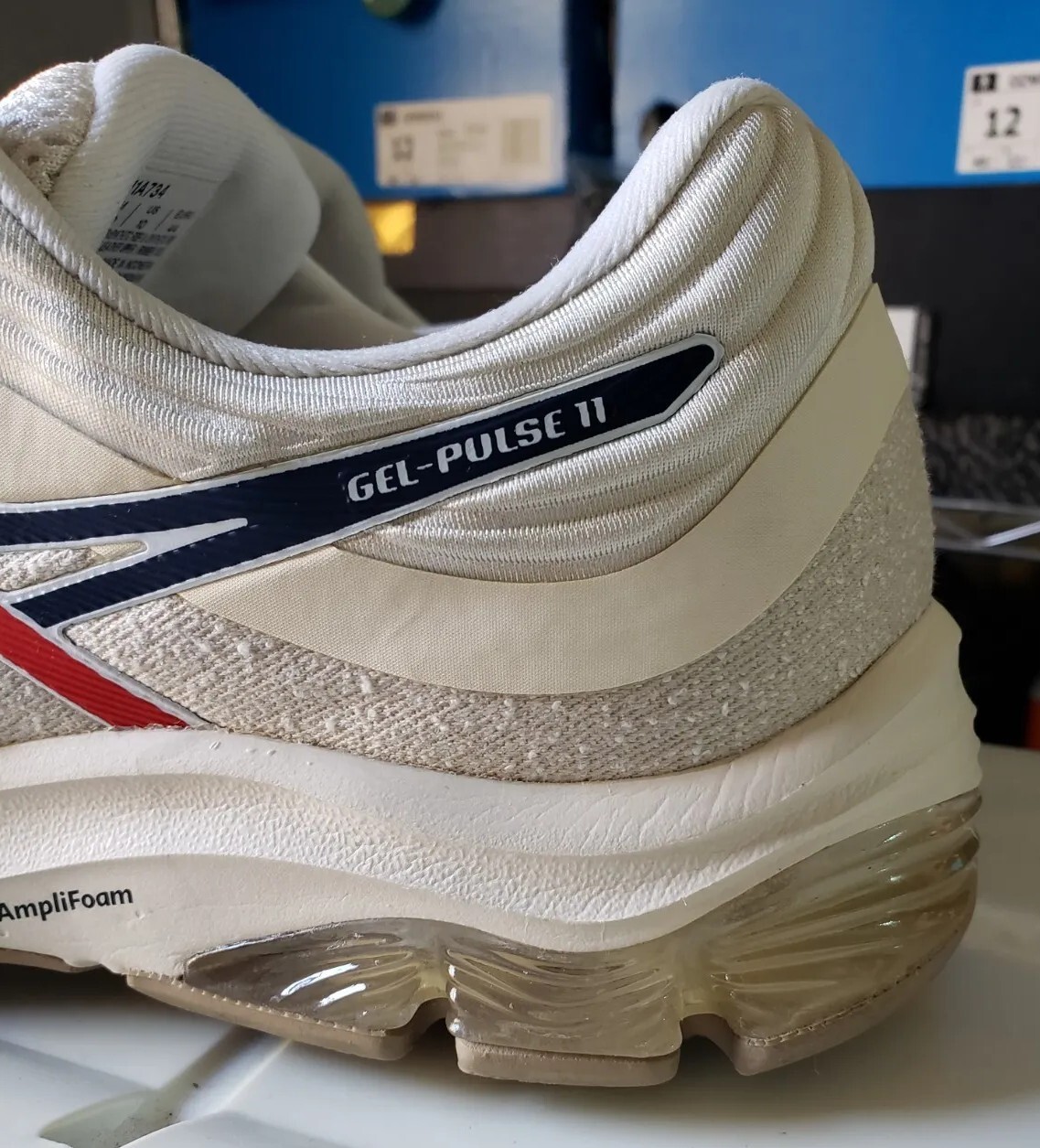 asics amplifoam gel pulse 11