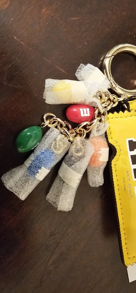 Chaveiro Kate Spade x M&M bolsa chaveiro charme novo com etiquetas ESGOTADO - Imagem 3 de 4