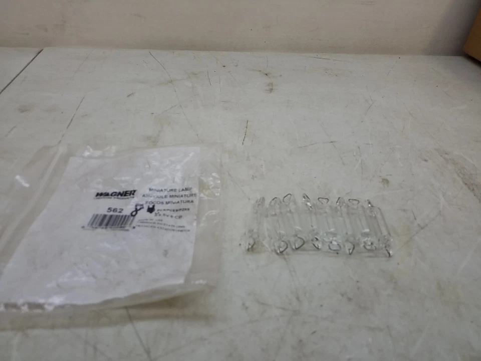 562 Wagner Miniatura Lámpara Mapa Luz 13.5 V 6 CP Hecho en EE. UU. Paquete de 8 Foto 2 de 4