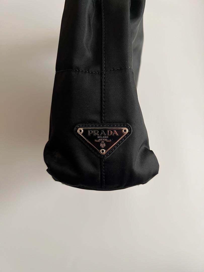 PRADA SS1998 Stitch Hand Bag Vintage Design Stylish & Chic PRADA SS1998 Stitch Hand Bag Vintage Design Stylish & Chic