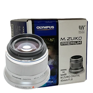 Neuf OLYMPUS M. Zuiko Digital 45mm f/1.8 Objectif - argent - Micro-quatre tiers