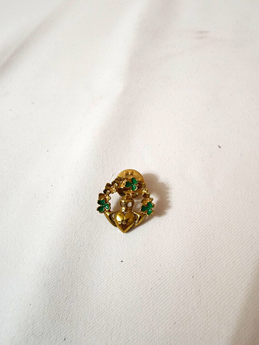 Vintage Gold Tone Claddagh And Green Enamel Clover Wreath Lapel Pin