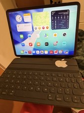 Apple IPAD Pro 11” A1980 WIFI 64GB, with Keyboard .