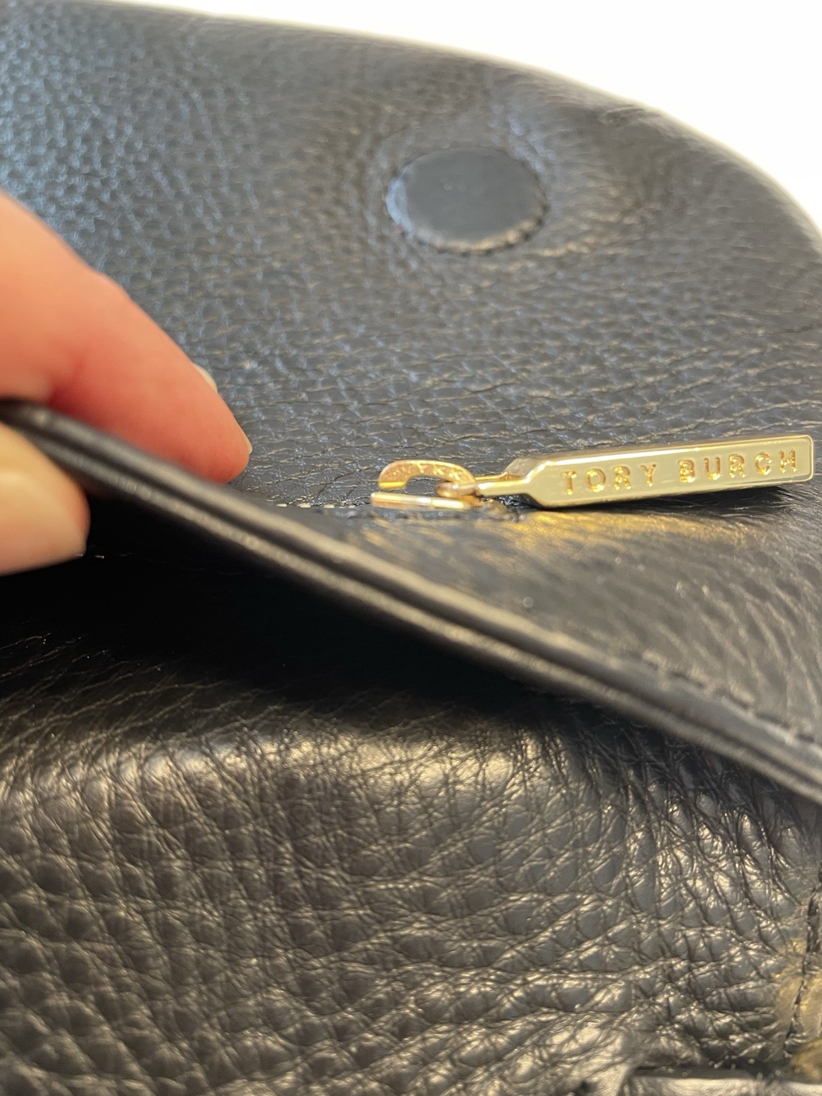 Tory Burch Amanda Logo Crossbody Pebbled Leather Clutch Black Gold Chain Link thumbnail 17