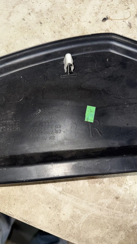 Dodge Ram 2500 350 2013-2018 panel de fusibles cubierta lateral derecha negro OEM Foto 2 de 2