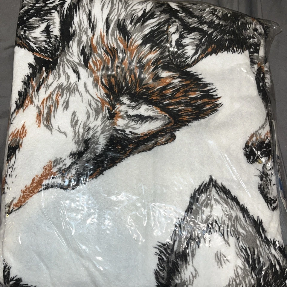 VTG BEACON The Blanket Brand Wolf Print 72”x90” Tapestry - Made In USA Vtg New - Image 3 of 4