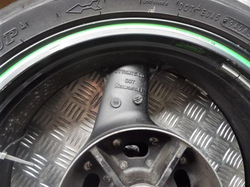 Kawasaki ZRX1100 ZRX 1100 Rear Back Wheel 17 Inch - Picture 10 of 11