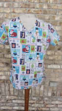 SCRUB SZ M CASSANDRA  COLORFUL CHRISTMAS PRINT  S/S V NECKLINE HIP POCKETS