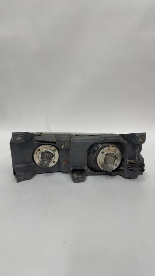 Conjunto de faros diestros Chevrolet Beretta 1987-96 65061923AG Foto 3 de 4