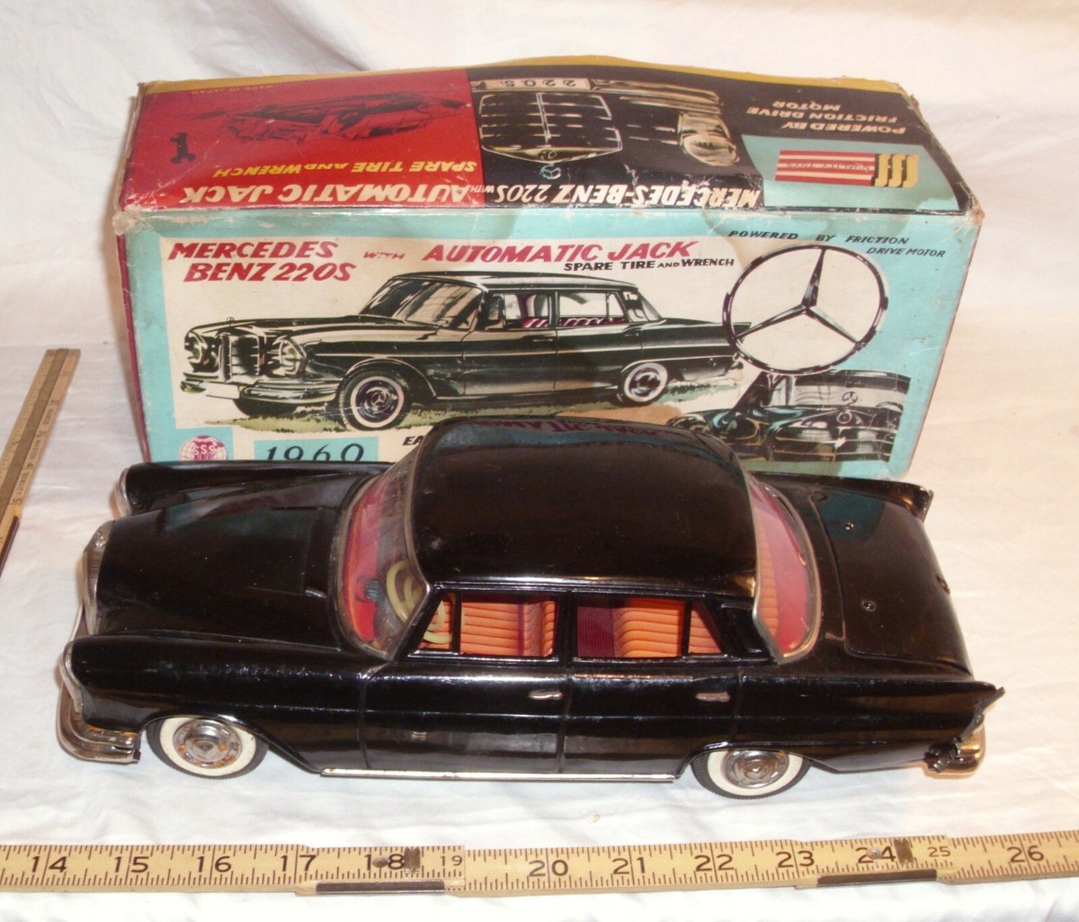 1960 MERCEDES BENZ 220S FOUR DOOR CAR TIN FRICTION TOY CAR