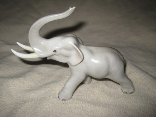 Herend Hungary Charging Gray Elephant 5266 Handpainted Figurine 3 3/4" x 5" - Picture 2 of 6