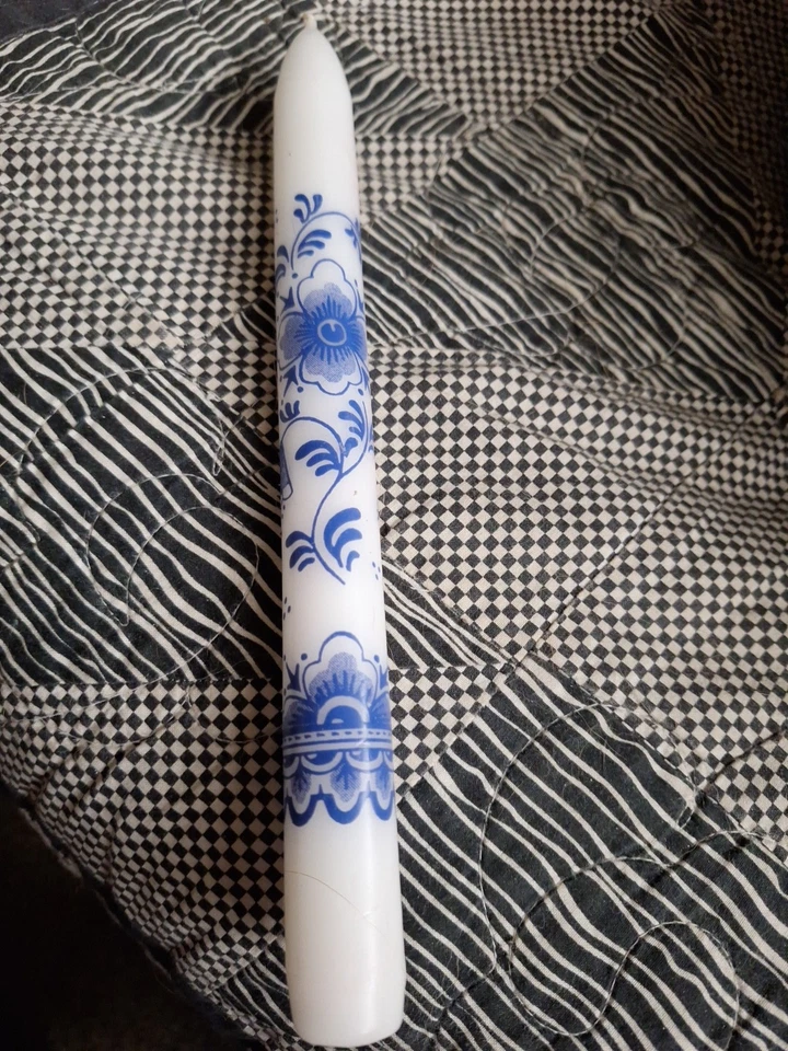 Pair Unused 9.5in Blue And White Dutch Taper Candles - Image 3 of 3