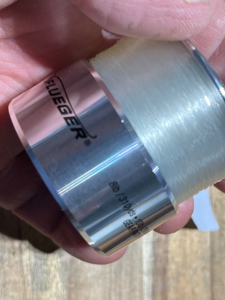 Carrete de pesca Pflueger Supreme con línea nueva (26438) Foto 3 de 4