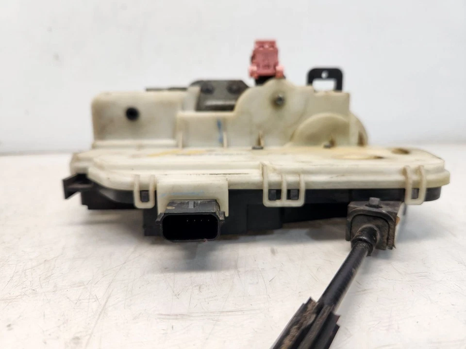 Pestillo de puerta trasera izquierda para conductores Ford Focus 2008 (sedán) - eléctrico Foto 4 de 4