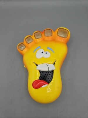 2002 Hasbro Tickle Toes Handheld Electronic Game Wigglin Gigglin Works 