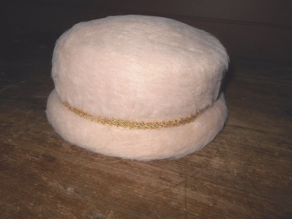 SOMBRERO VINTAGE ROSA PARA DAMA - MATERIAL DE PIEL CON ACENTO TRENZADO DORADO Foto 2 de 4