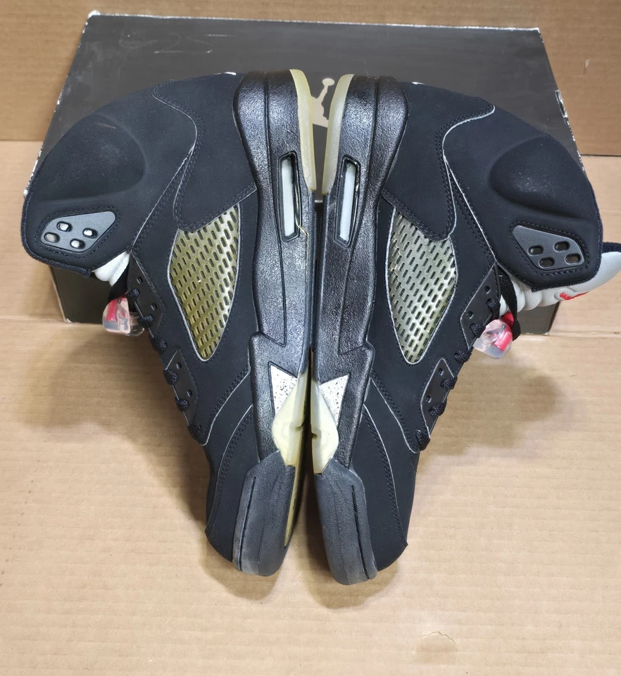 Size 10.5 - Air Jordan 5 Retro 2007 Black Metallic - Image 4 of 4