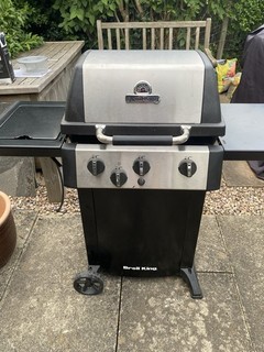 Broil King 3 Burner Gas BBQ With Side Burner And All Over Cover In Black